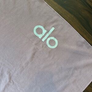 ALO Yoga No-Slip Towel